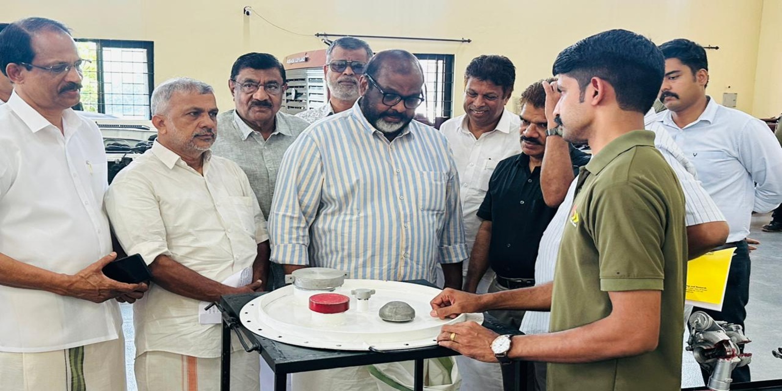 "IDTR faculty explains equipment to Hon'ble Transport Minister Sri.C P John"